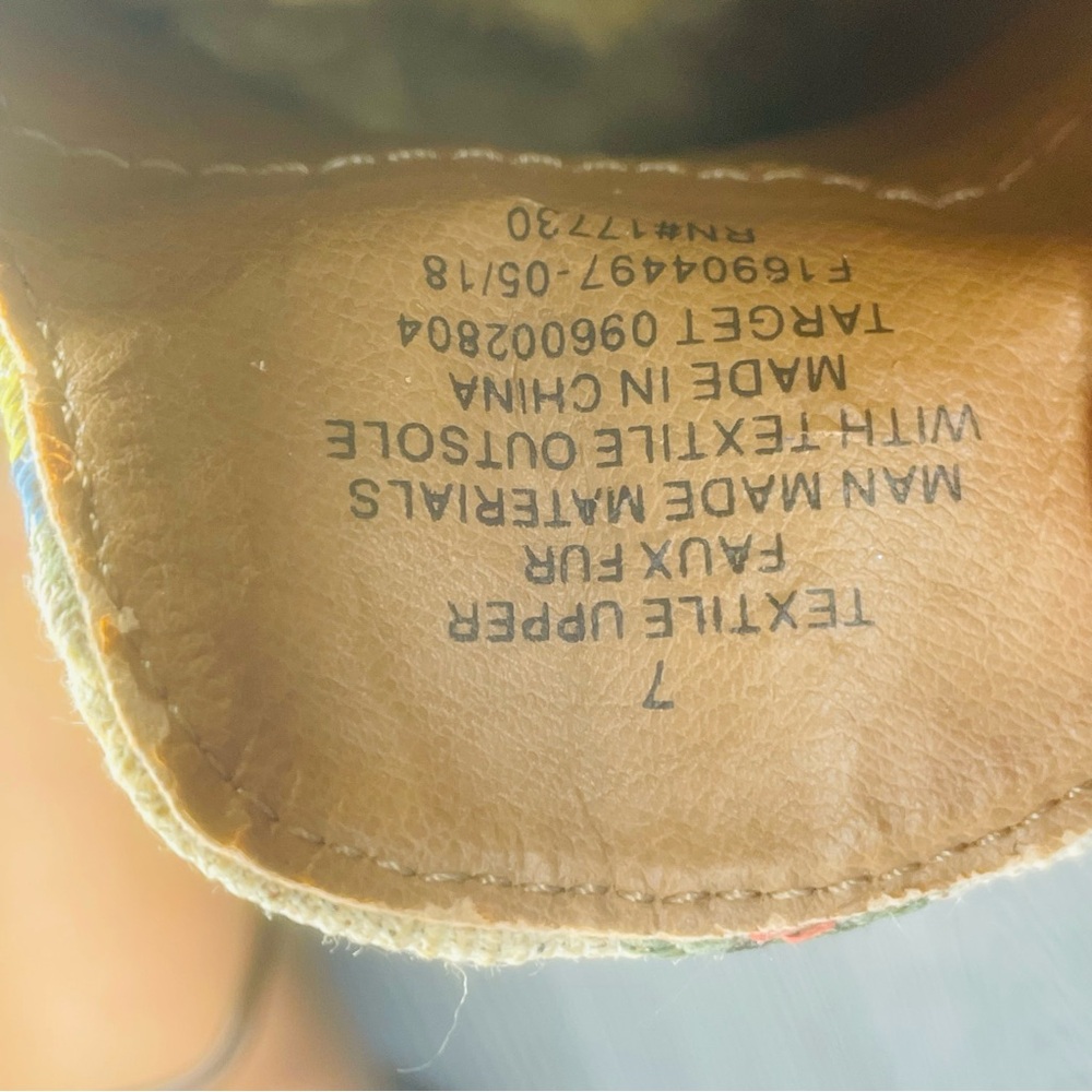 Universal Threads Mules Slides Woman’s 7 Aztec Ta… - image 5